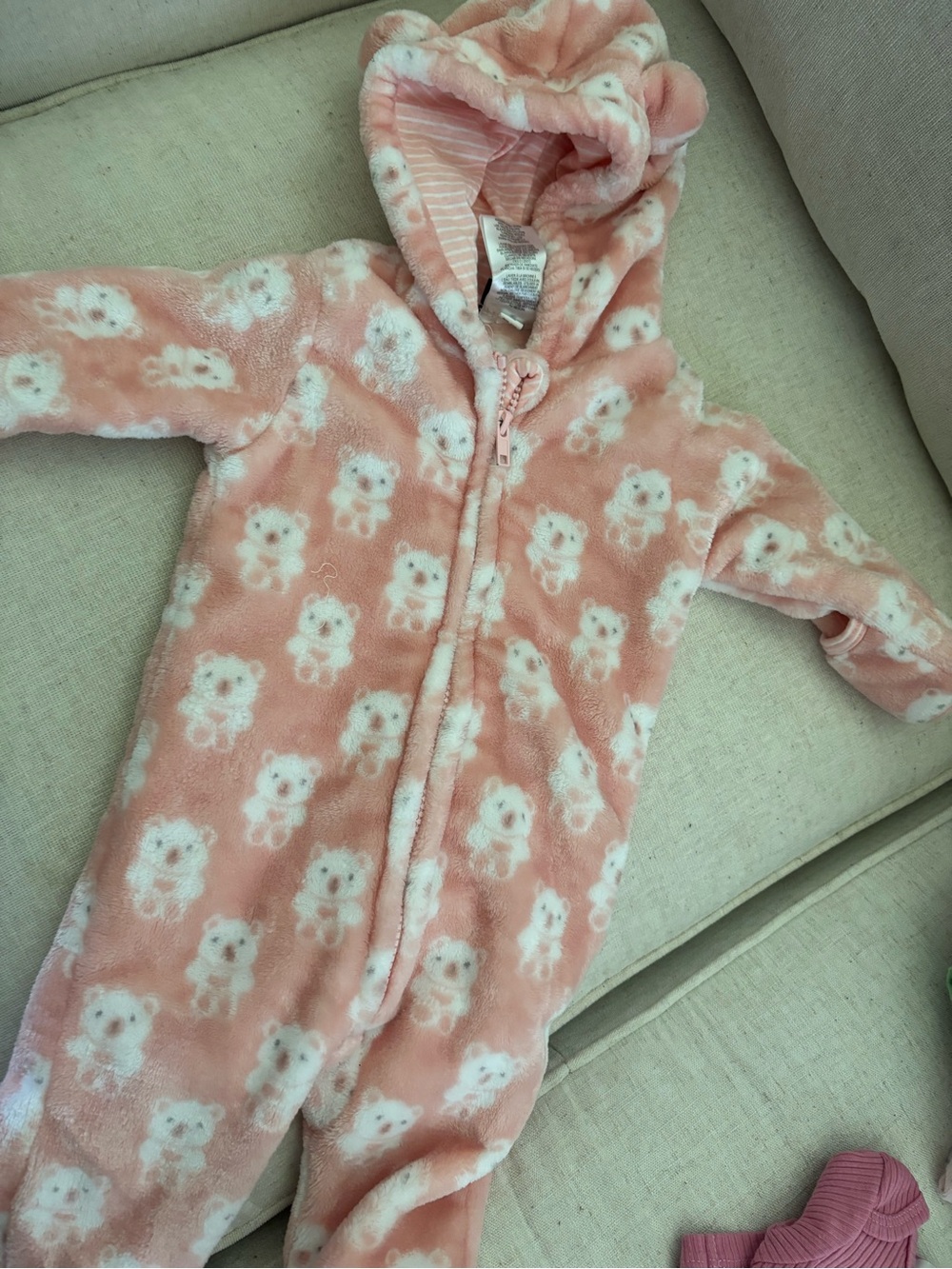 Babygirl clothes 3-9 months. 
About 30 outfits. 60 items total.